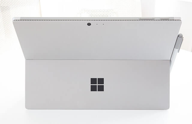 Gambar Review Lengkap Microsoft Surface Pro 4 serta perbandingannya dengan sistem lain. Tentang Spesifikasi, desain, Stylus Pen, Tampilan Display, Audio, Port dan WebCam, Kamera, Kenerja Peformance, Grafik, Ketahanan Baterai, Software, Konfigurasi, Bottom Line dan banyak lagi