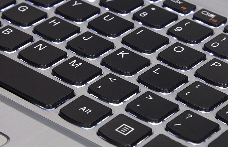 Penampakan keyboard dari IdeaPad 500.