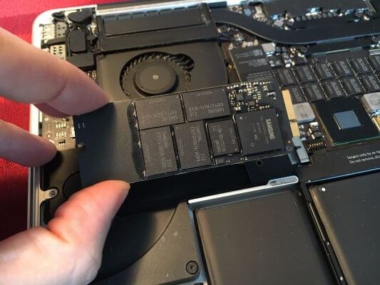 Upgrade SSD MacBook Pro Retina Display, Serta cara backup atau mengembalikan data dari SSD lama ke SSD baru, Cara ini bisa untuk Semua jenis MacBook.